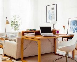 I tavoli per computer dietro al divano possono decorare e migliorare lo spazio